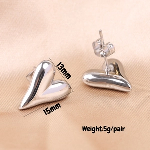 Detailed view of silver heart earrings with dimensions 15mm x 13mm and 5g weight