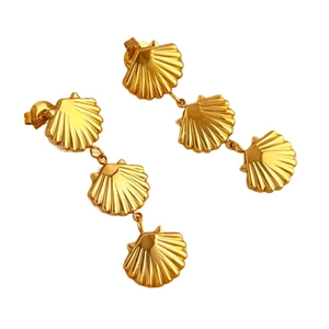 Dreistufige goldene Muschel-Ohrhänger aus Edelstahl für einen eleganten Vintage-Look