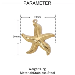 Macro shot of gold starfish pendant with size 19x20mm and 1.7g weight specifications