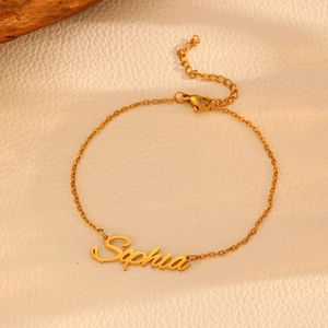 Bracelet personnalisé prénom Sophia en acier inoxydable plaqué or 18k sur cuir beige