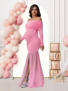 Elegant off-the-shoulder maternity dress in pink with long sleeves and mesh skirt