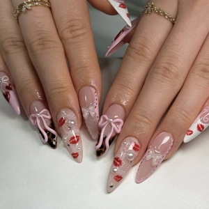 Pink Long Stiletto Press On Nails With 3D Bow Red Lips Heart Leopard Print Artificial Pearl Rhinestone Artificial Fingernails