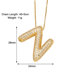 Détail du pendentif lettre Z doré serti de zircons avec une chaîne de 45cm de longueur