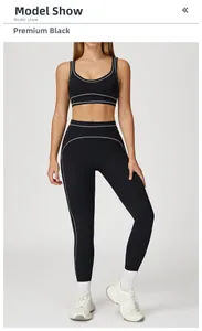 Détail du legging de yoga noir taille haute avec coutures blanches contrastées