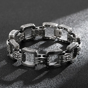 Bracelet chaîne punk vintage pour homme en argent avec gravure totem et pierres de zircon
