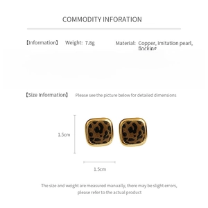 Detailed size chart and specifications for square flocking leopard print stud earrings