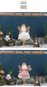 Détails d'anges de Noël décoratifs avec ailes dorées et robes en tricot pour sapin