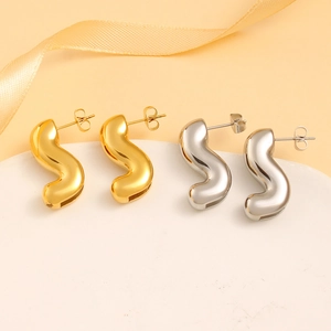 Élégantes boucles d'oreilles minimalistes en forme de S en acier doré et argenté