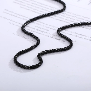 Collana a catena a spina di pesce in acciaio inossidabile nero su carta stile vintage