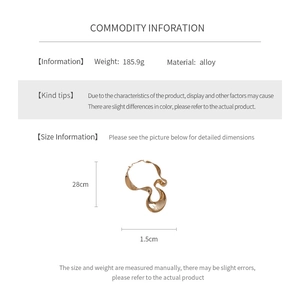 Size specifications of the irregular geometric gold alloy choker necklace dimensions