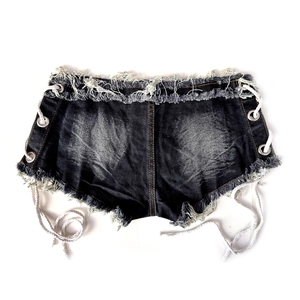 Dettaglio di pantaloncini in denim lavato grigio scuro con lacci laterali e frange