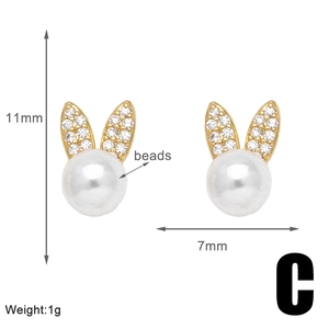Détail de boucles d'oreilles lapin 11mm avec plaquage or, oreilles scintillantes et perles