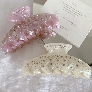 Pinces à cheveux élégantes avec strass en rose et blanc crème avec texture marbrée