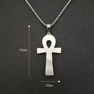 Detailweergave van zilveren Ankh-hanger van roestvrij staal, afmetingen 64mm bij 30mm