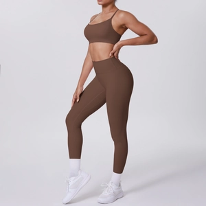 Ensemble de yoga deux pièces marron foncé en nylon avec legging taille haute sport
