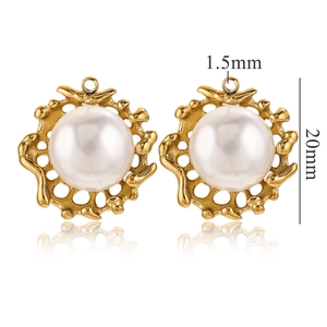 Detail of 20mm golden sunflower pearl pendants with precise dimensions for DIY jewelry