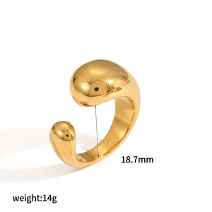 Detail view of 18K gold-plated stainless steel ring showing 18.7mm diameter and 14g weight
