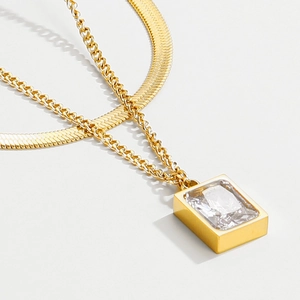 Doppelreihige 18K vergoldete Edelstahlkette mit Kristallanhänger und flacher Schlangenkette