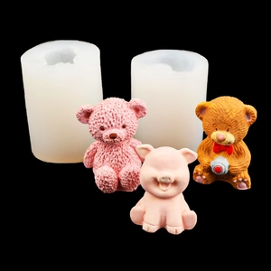 Cartoon bear and pig silicone molds for DIY scented candles and handmade soap crafts