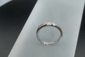 Macro shot of Princess cut moissanite on 925 sterling silver band with sparkling details