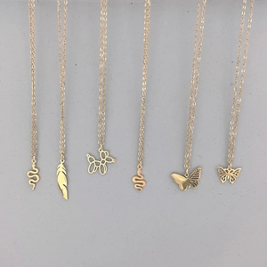 Colliers minimalistes en acier titane doré avec pendentifs papillon et chien ballon