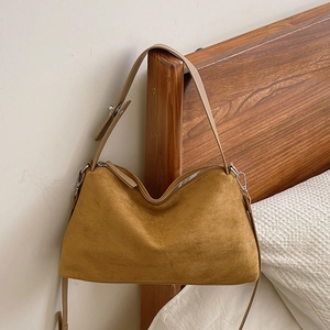Women Vintage Suede Shoulder Bag Large Capacity Retro Hobo Underarm Handbag With Metal Lock For Daily Commuting Elegant