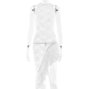 Robe longue blanche sans manches en dentelle avec ourlet irrégulier à volants et fente