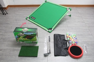 Détails du kit de jeu de golf avec filet cible, tapis, clubs et balles colorées