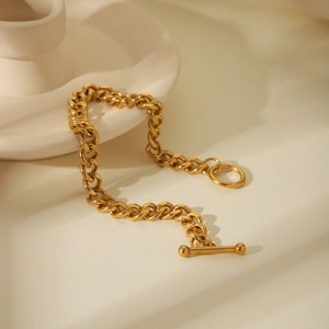 Polished 18K gold-plated stainless steel Cuban link bracelet with stylish OT toggle clasp