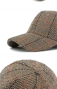 Details einer Tweed-Baseballkappe mit gewebter Textur und verstärkter Schirmstruktur