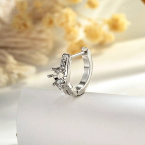 Silver 316L titanium steel ear stud setting with small diamonds and 5mm center base