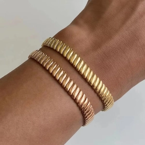 Detailed shot of 10mm gold and rose gold tennis chains with segment elastic structure