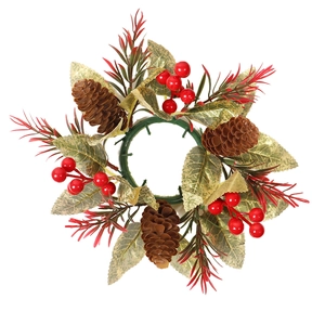 Couronne bougeoir de Noël avec baies rouges, pommes de pin et feuilles dorées