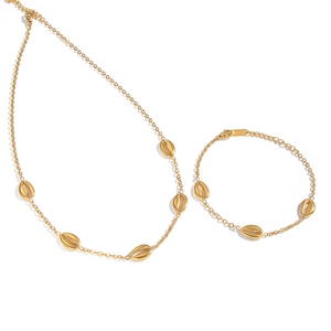 18K gold plated stainless steel necklace and bracelet set with shell shaped pendants