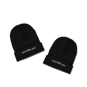 Bonnet en tricot noir à la mode avec broderie gothique 00's baby girl pour femmes