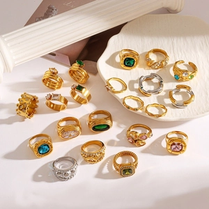 Collection de bagues en acier inoxydable plaqué or 18 carats avec zircons colorés