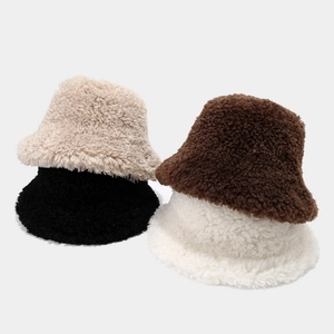Cappelli alla pescatora invernali in pelliccia sintetica da donna in quattro colori neutri