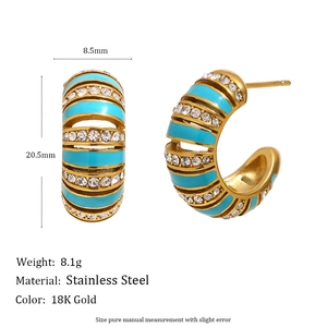Boucles d'oreilles en C plaquées or en acier inoxydable avec émail bleu et cristaux
