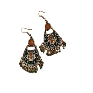 Boucles d'oreilles vintage en bronze avec glands en perles et motif floral ajouré