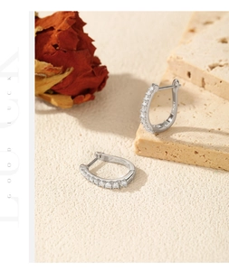 Close-up of S925 sterling silver heart earrings with sparkling VVS1 moissanite stones