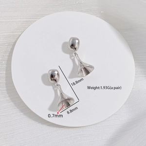 Minimalist S925 sterling silver trumpet-shaped pearl bell earrings with dimensions shown