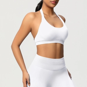 Vue détaillée de l'ensemble de yoga dos nu blanc sans couture avec legging taille haute