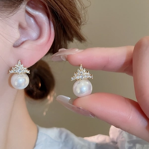 Elegant gold crown stud earrings featuring a white pearl and sparkling zircon triangles