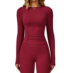 Ensemble de yoga slim à manches longues avec leggings taille haute et poches bordeaux