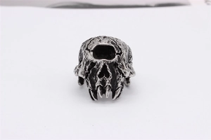 Detailed close-up of retro skull ring featuring vintage silver finish and beast fangs