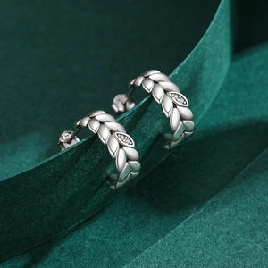 Vintage s925 sterling silver leaf stud earrings with inlaid sparkling diamonds for women