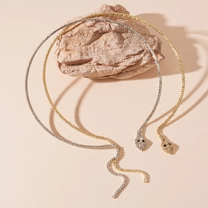 Collier serpent ouvert exagéré avec strass scintillants en finitions or et argent