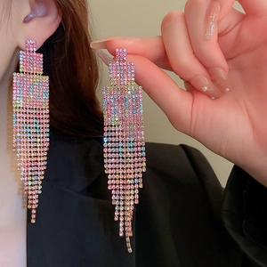 Boucles d'oreilles pendantes à pompons avec strass dégradés colorés et tiges argent