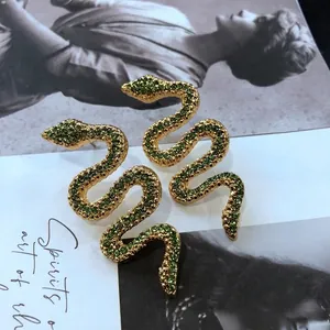 Boucles d'oreilles serpent dorées de luxe avec cristaux vert émeraude style vintage