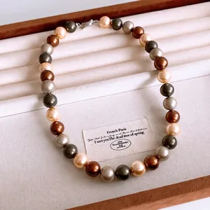 Französische Retro Mehrfarbige Imitation Künstliche Perlenkette Runde Künstliche Perlen Kupferverschluss Mode Pendler Schmuck Für Frauen